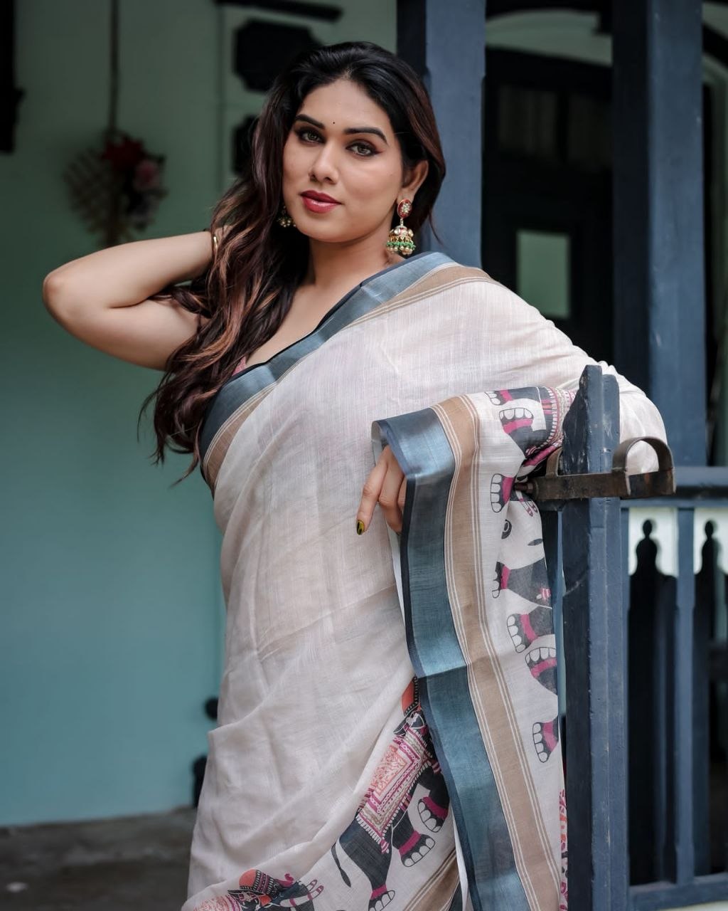 Off-White Linen Saree With Gray Border
