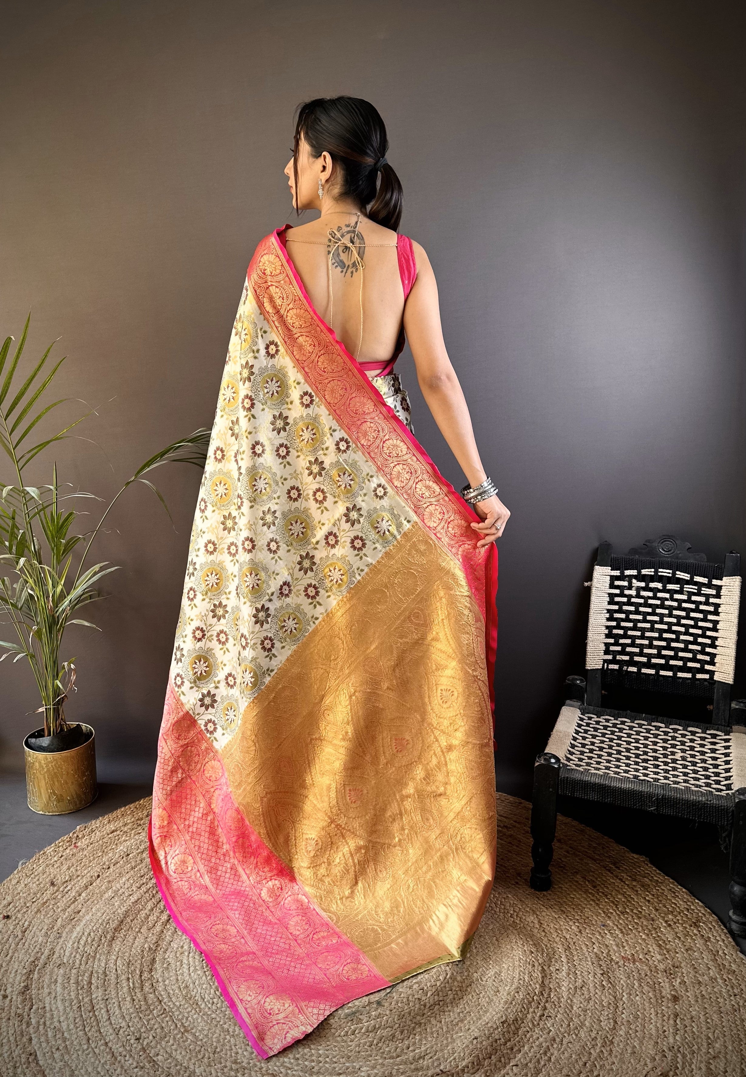 Offwhite & Pink Kanjivaram Tissue Silk Saree