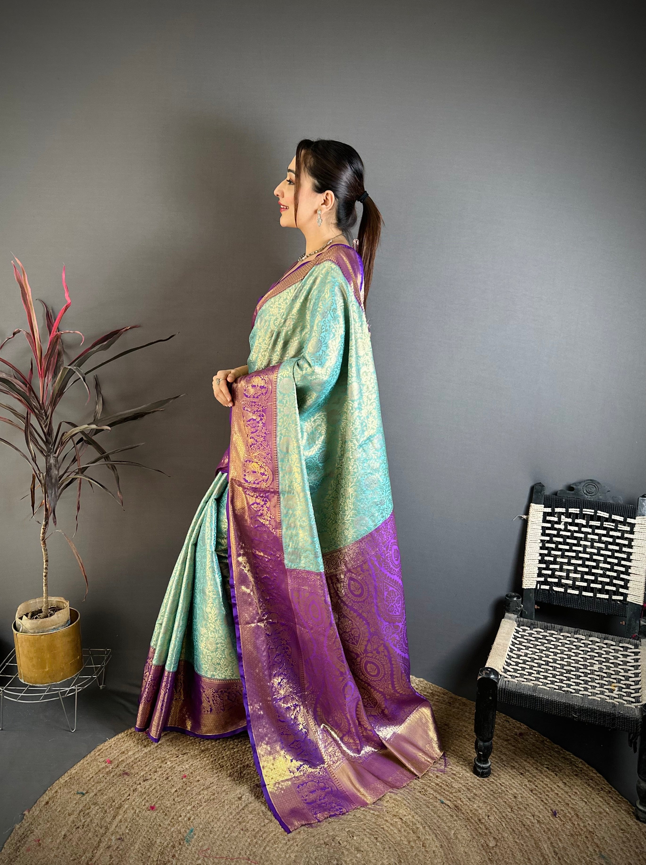 Turquoise Green Lightweight Kanchipuram Saree